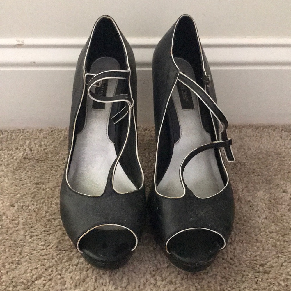 Strappy black Heels